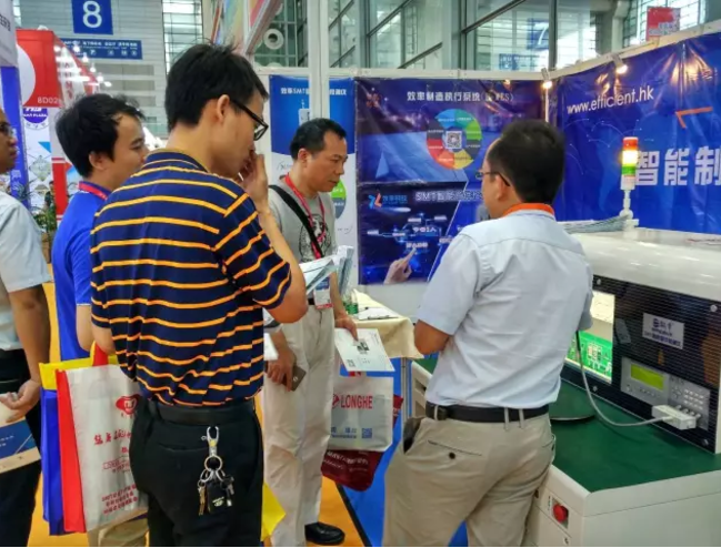 效率科技參加EeIE2017現場照片:客戶了解首件機 效率科技參加EeIE2017現場照片:客戶了解首件機