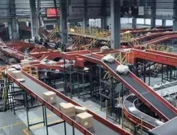 順豐自動(dòng)分揀中心，一小時(shí)分揀7萬(wàn)件